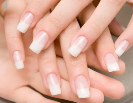 Cómo poner las uñas acrílicas en casa | Web de la Belleza