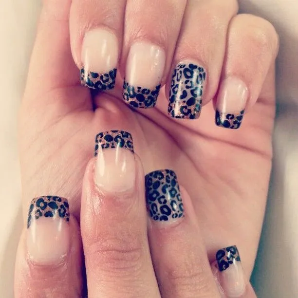 Uñas acrílicas decoradas con francesa y animal print de zebra en ... Uñas acrílicas decoradas con francesa y animal print de zebra en ...