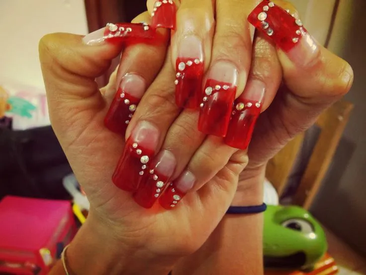 uñas acrilicas gota de arte en rojo y piedritas $220 MXN | Mi ...