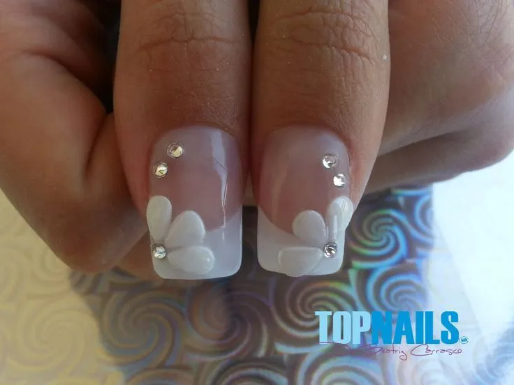 Uñas Acrílicas Naturales de Novia con Decorado 3D a Mano Alzada en ...
