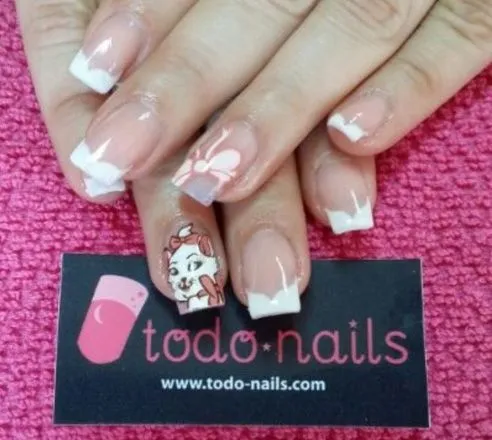 Uñas de acrílico con decoración de la gatita Marie | Uñas ... Uñas de acrílico con decoración de la gatita Marie | Uñas ...