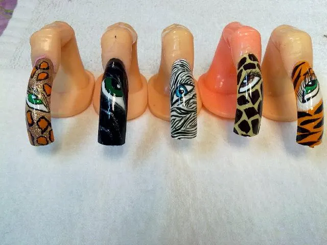 Uñas de acrilico decoradas con mano alzada - Imagui