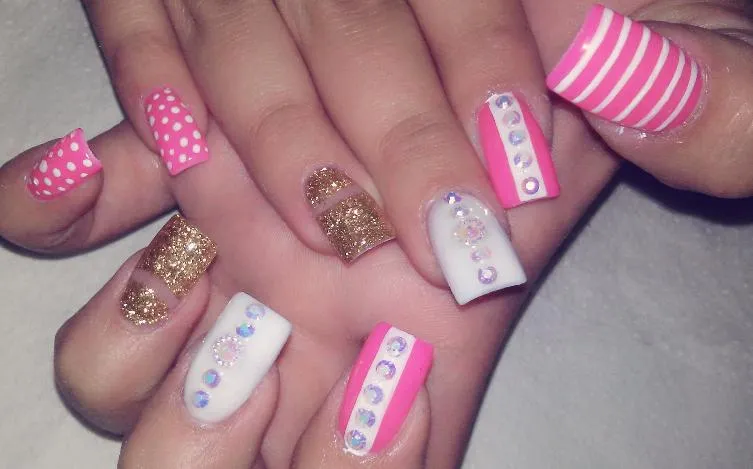 Uñas by Lidia on Twitter: "#uñas #acrílico #dorado #rosa #piedras ...