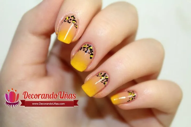 Uñas decoradas con animal print en francesa invertida – video ... Uñas decoradas con animal print en francesa invertida – video ...