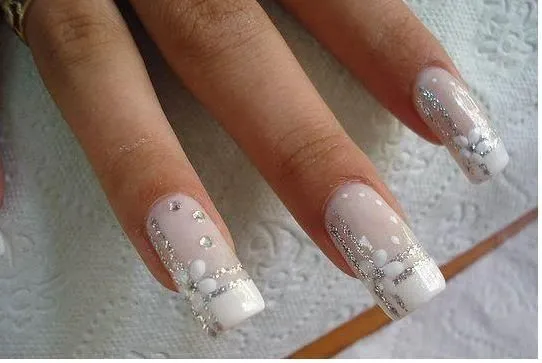 Uñas decoradas con pedreria