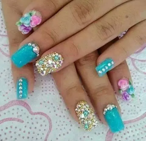 Uñas acrilicas de colores fosforescentes con piedras - Imagui