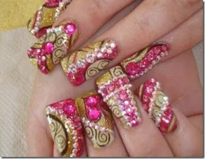 Uñas Decoradas con Piedras de Cristal Elegantes | Uñas decoradas ...