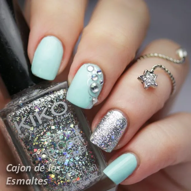 Uñas decoradas con piedras, glitter y Kiko 657 - Cajon de los esmaltes Uñas decoradas con piedras, glitter y Kiko 657 - Cajon de los esmaltes