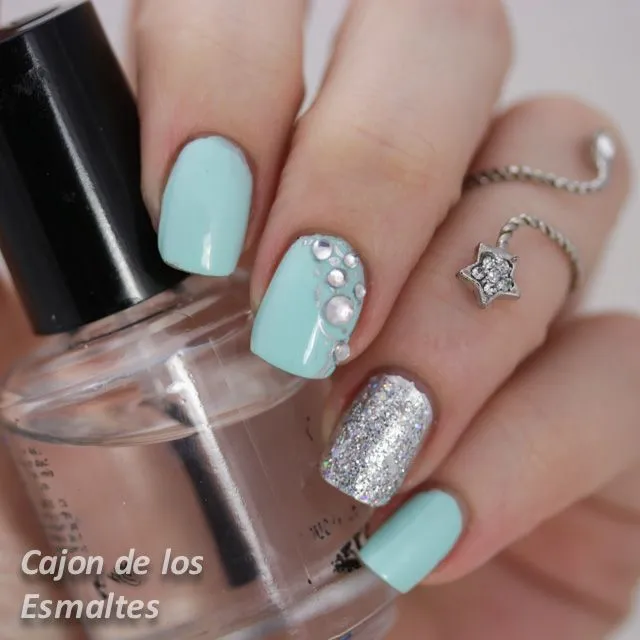 Uñas decoradas con piedras, glitter y Kiko 657 - Cajon de los esmaltes Uñas decoradas con piedras, glitter y Kiko 657 - Cajon de los esmaltes