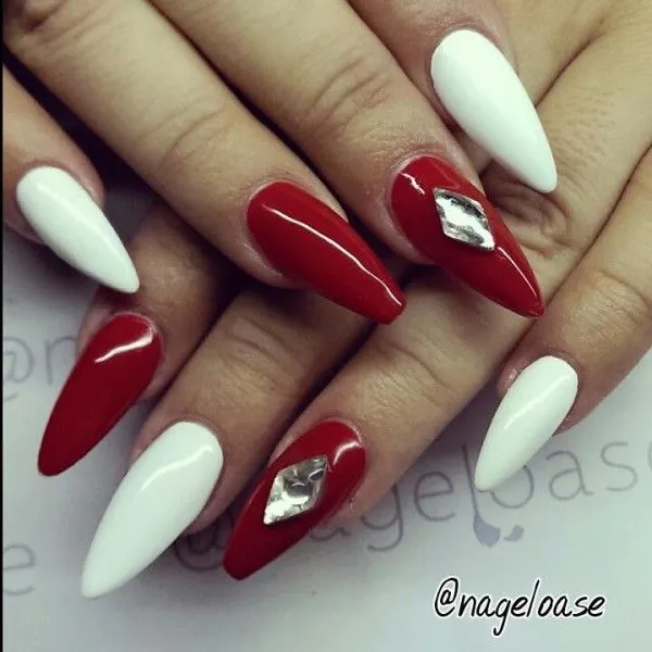 Uñas decoradas en rojo que te impactaran