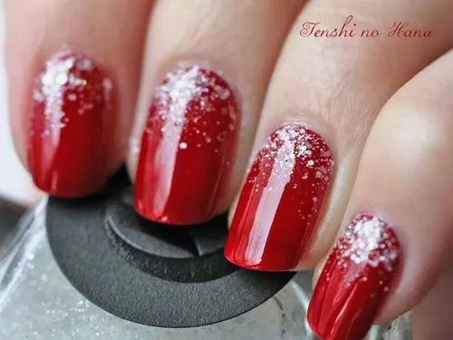 Uñas decoradas en rojo que te impactaran