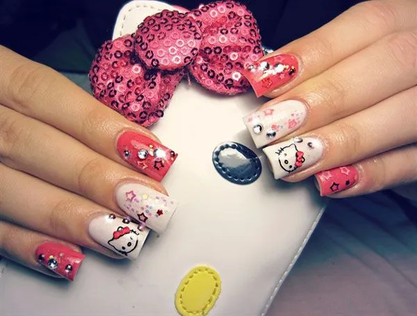 hello-kitty-nails-swarovski.jpg