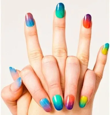 Lo último en uñas. El degradé se lleva. | CHristina· Lo último en uñas. El degradé se lleva. | CHristina·