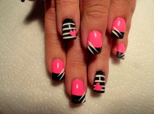 Uñas delos pies decoradas con corazones - Imagui