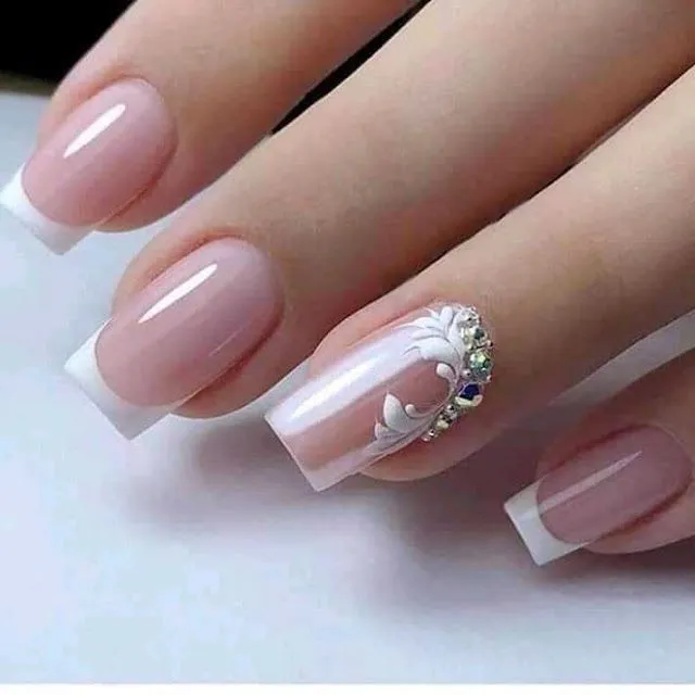 uñas francesas elegantes - uñas francesas decoradas - uñas francesas con piedras - uñas francesas - uñas elegantes… | Unhas desenhadas, Unhas douradas, Unhas lindas uñas francesas elegantes - uñas francesas decoradas - uñas francesas con piedras - uñas francesas - uñas elegantes… | Unhas desenhadas, Unhas douradas, Unhas lindas