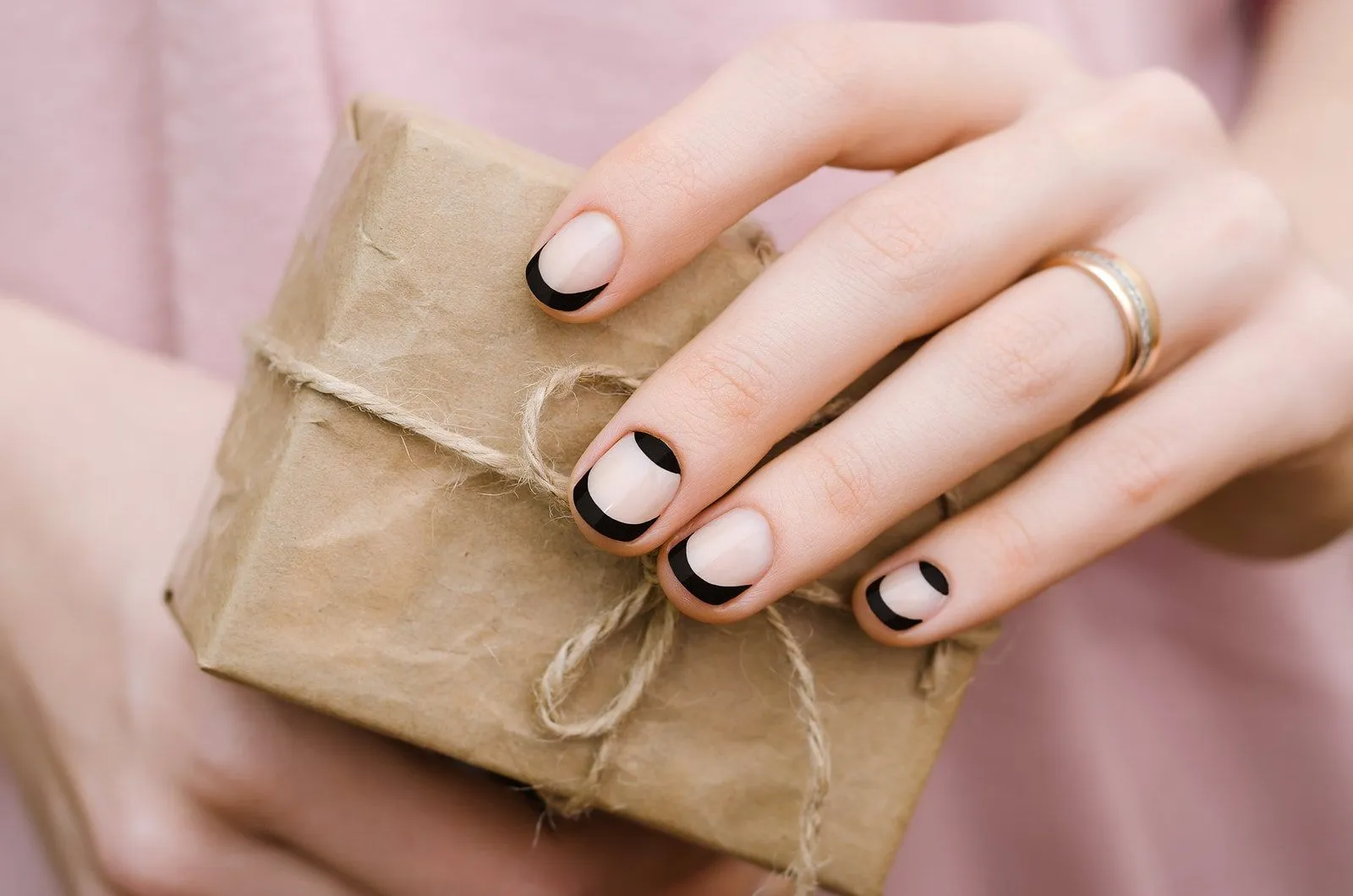 Uñas French de colores: la manera de lucirlas durante el verano de 2022 | Vogue Uñas French de colores: la manera de lucirlas durante el verano de 2022 | Vogue