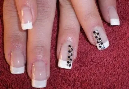 Uñas french decoradas con piedras - Imagui