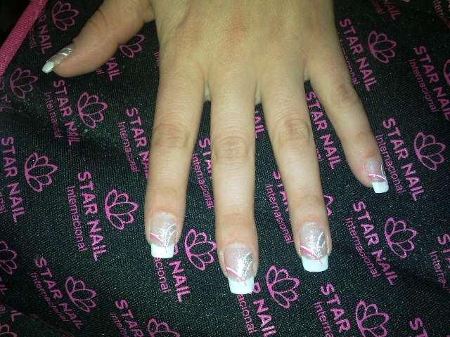 Uñas en gel y acrilico , todas las decoraciones, pinceladas, gemas ...