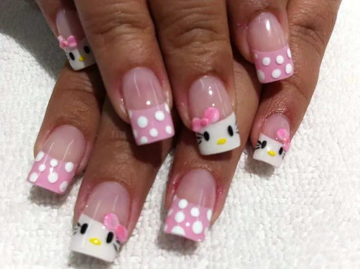 Francesa de las uñas con motivos de Hello Kitty decorada por todo ...