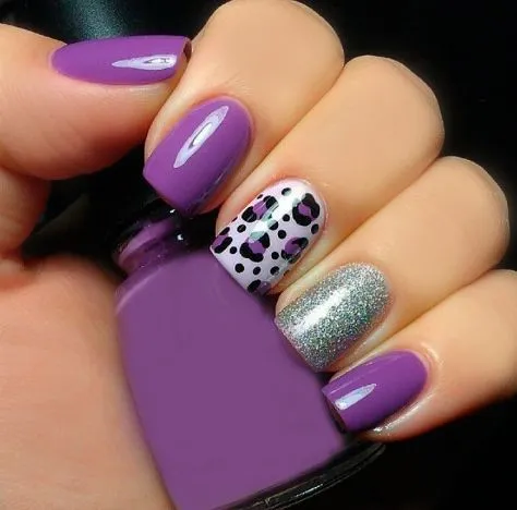 uñas lilas con decorado de animal print y brillos - nails ...