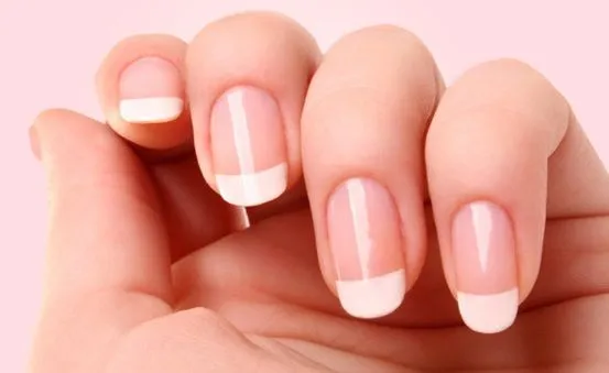 Uñas mordidas: ¿Porcelana o Gel? | La Crème Brûlée Uñas mordidas: ¿Porcelana o Gel? | La Crème Brûlée