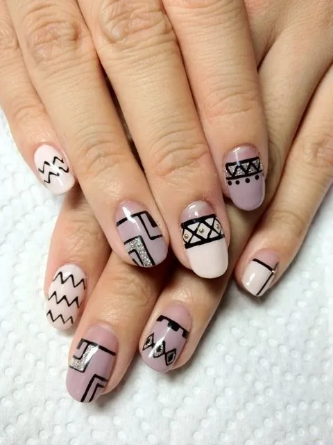 Uñas con diseños de grecas. Divertidos diseños en http://mipagina ... Uñas con diseños de grecas. Divertidos diseños en http://mipagina ...
