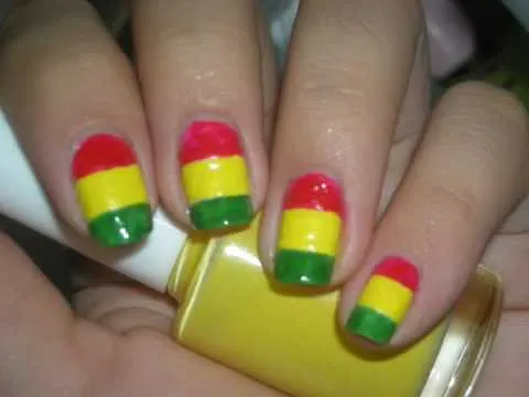 Uñas pintadas de colores rastas - Imagui