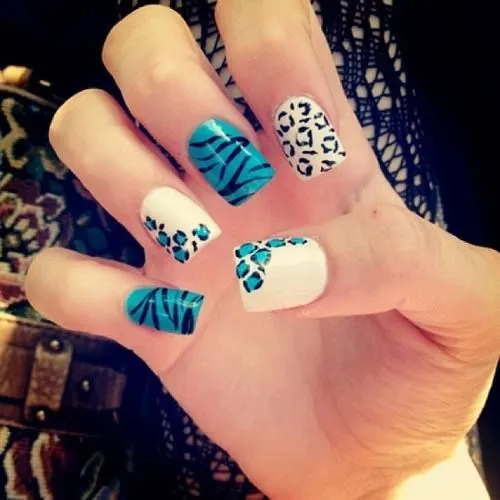 Uñas pintadas con una decoración animal print #cute #uñas ... Uñas pintadas con una decoración animal print #cute #uñas ...