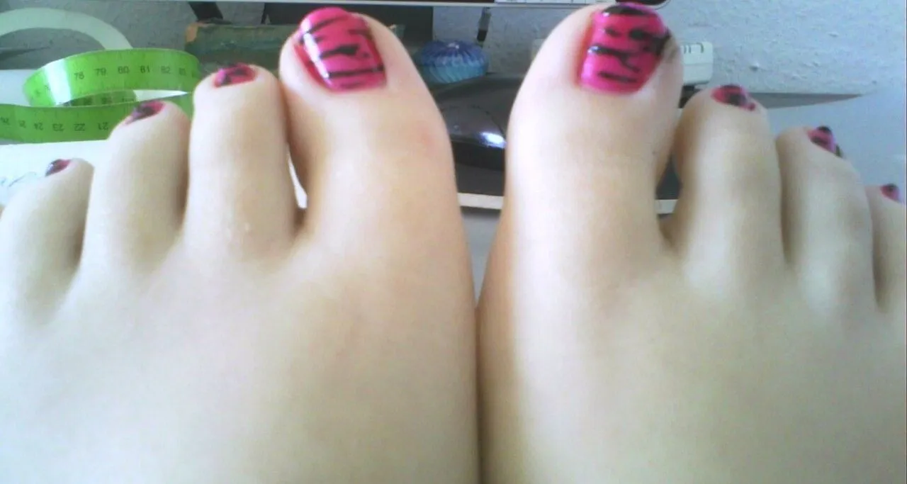 ... con sus uñas de zebra rosa (fameras totales,como diria mi amiga ... con sus uñas de zebra rosa (fameras totales,como diria mi amiga