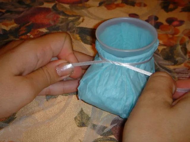 Recuerdos con papel crepe para baby shower - Imagui