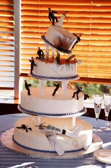 UNIVERSO aRo: 10 pasteles de boda muy curiosos.