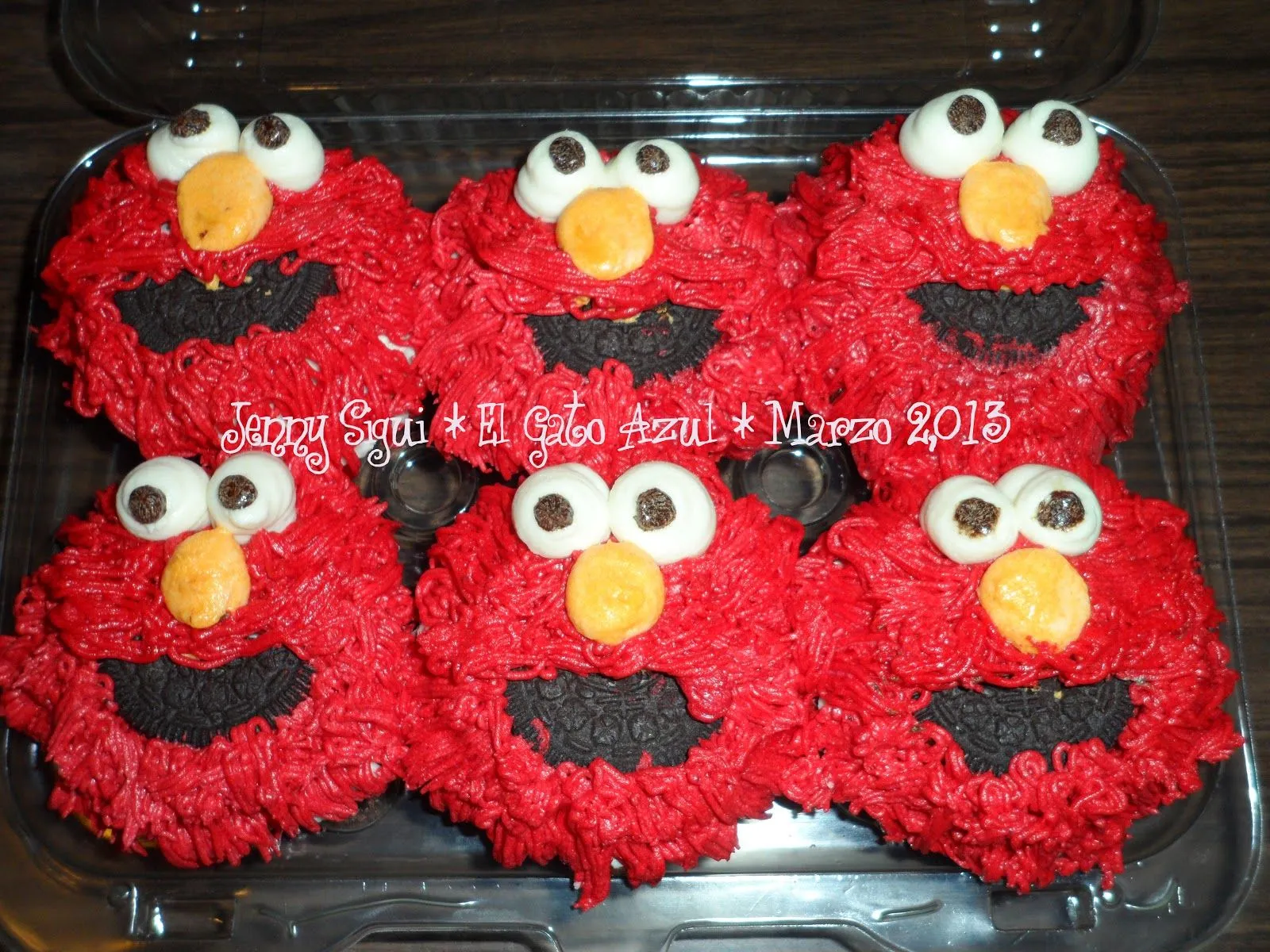 El Universo del Gato Azul: Elmo Cup Cakes