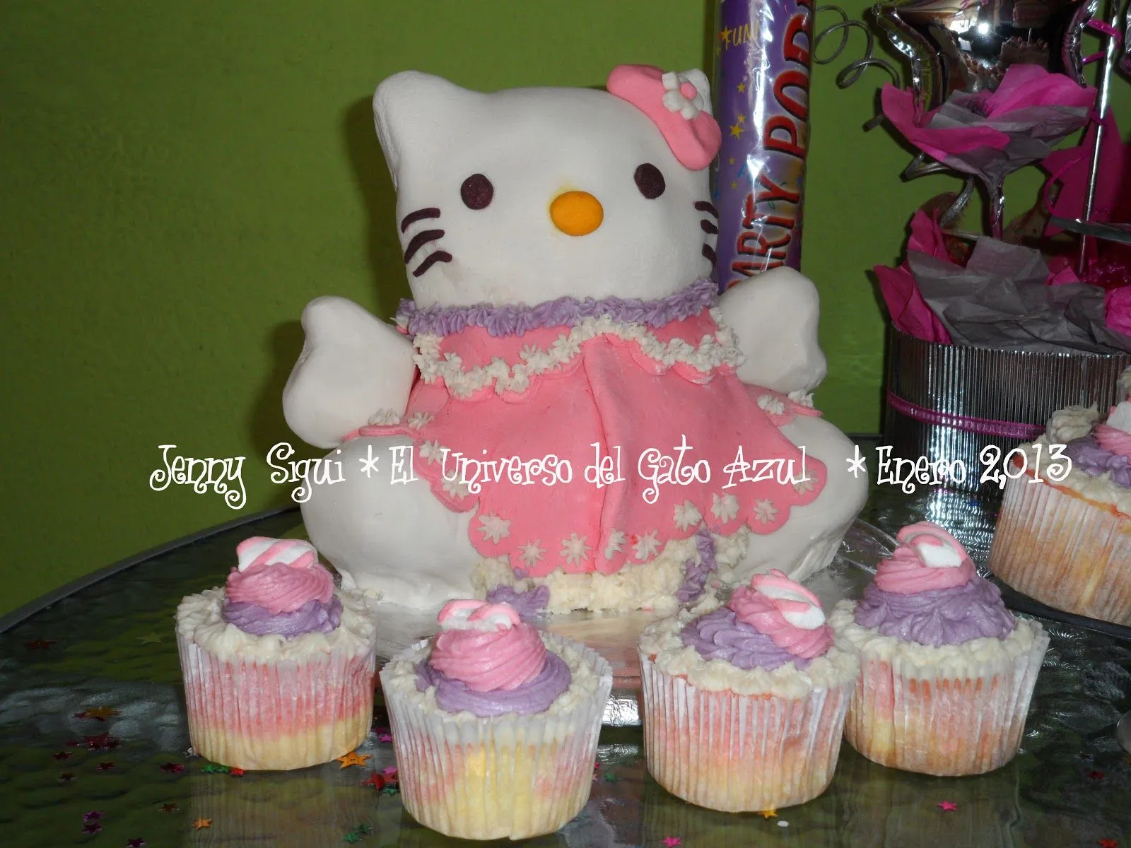 El Universo del Gato Azul: Pastel Helllo Kitty 3D , abejitas y cup ... El Universo del Gato Azul: Pastel Helllo Kitty 3D , abejitas y cup ...