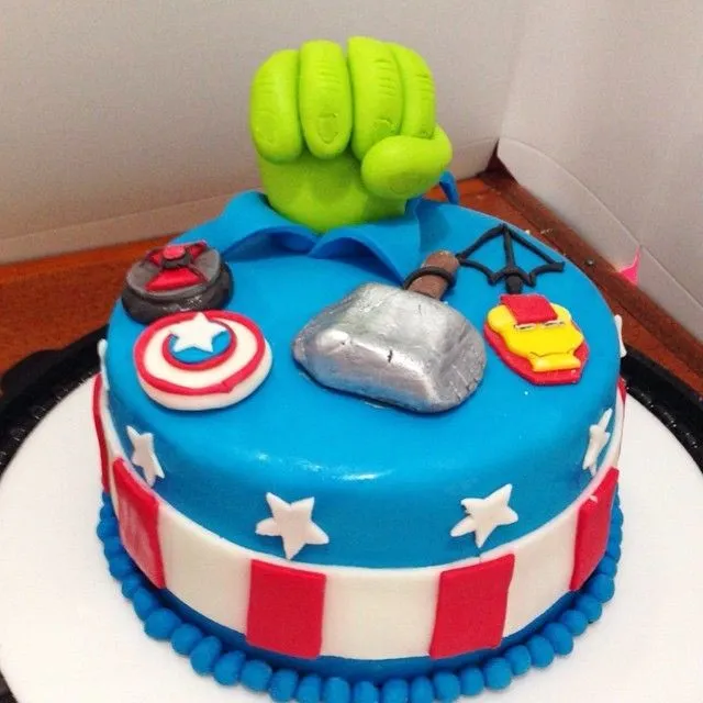 Untitled — Torta de “Los Vengadores” en masa de Vainilla o...