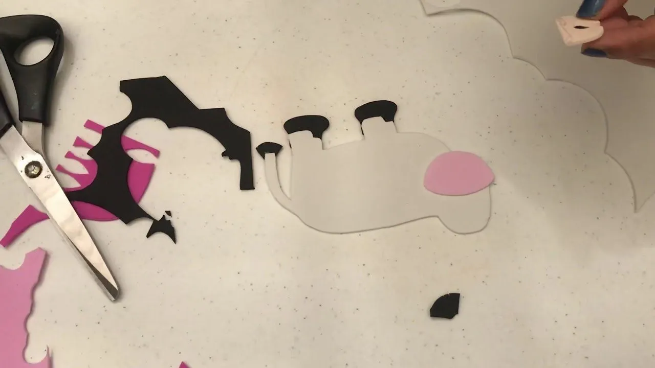 Como hacer una vaca de foami o goma Eva - YouTube