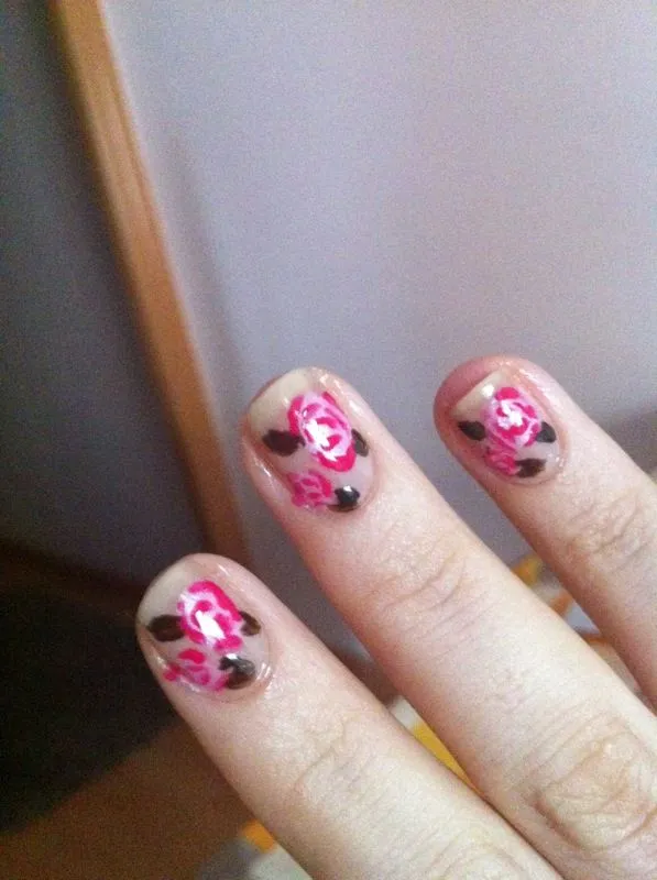 Valentinamm1982: Manicura – Unas lindas rosas