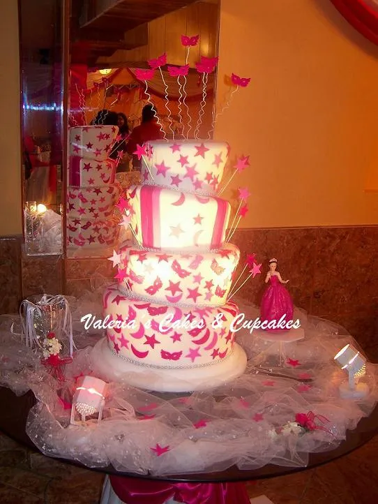 Valeria´s Cakes & Cupcakes: TORTA 15 AÑOS - ANTIFAZ