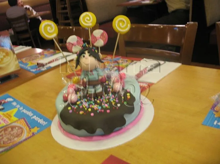 Vanellope von Schweetz Wreck it Ralph! Fondant cake Ralph el ... Vanellope von Schweetz Wreck it Ralph! Fondant cake Ralph el ...