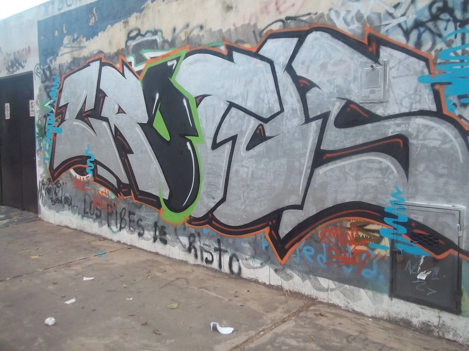 COSAS VARIAS: un grafiti una pintada y dos stencils en lanus COSAS VARIAS: un grafiti una pintada y dos stencils en lanus