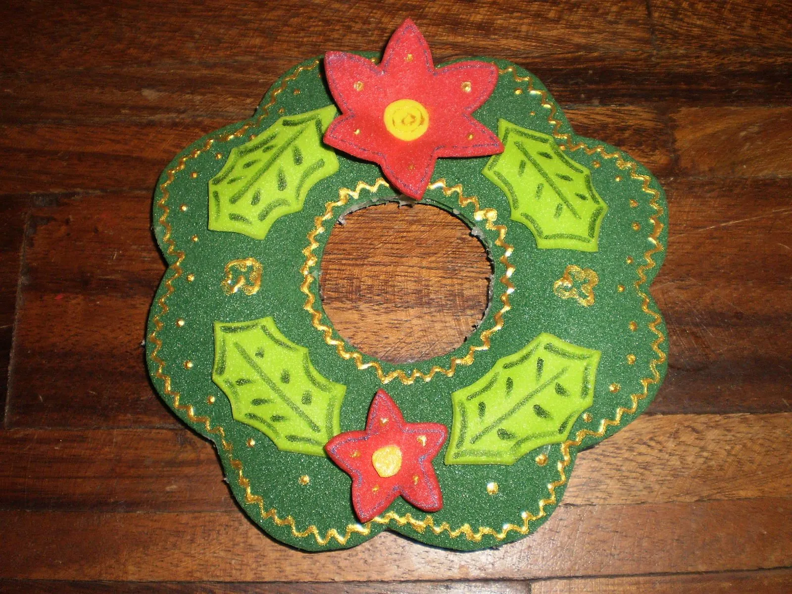 Variedades Naileth: CORONA DE NAVIDAD EN FOAMI Variedades Naileth: CORONA DE NAVIDAD EN FOAMI