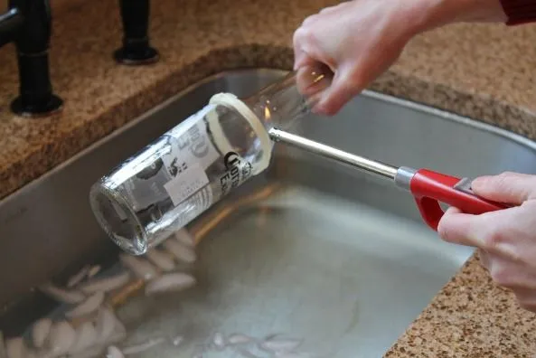 Un vaso con una botella de cerveza - Guía de MANUALIDADES