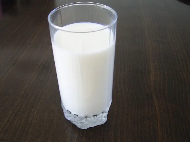 Vaso de leche entera |