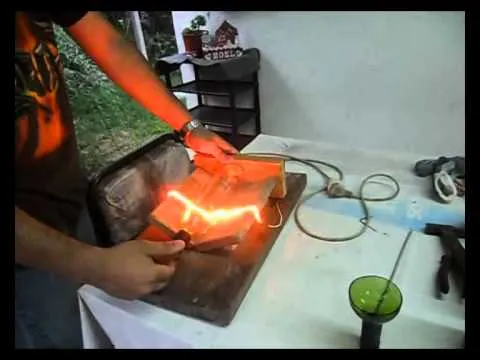 Como hacer vasos con botellas de vidrio - YouTube