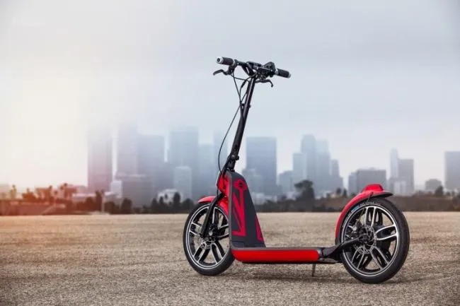 El vehículo más pequeño de Mini es un patinete, eléctrico y ...