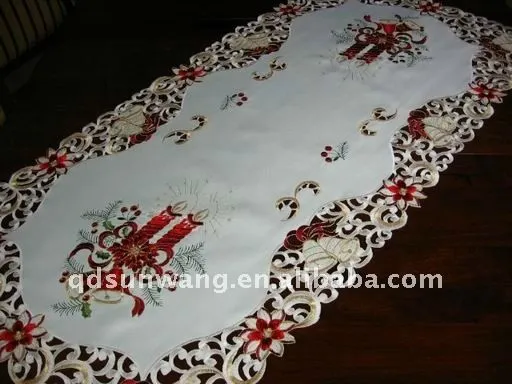 Las velas de navidad corredor de la tabla con bordado y cutwork ... Las velas de navidad corredor de la tabla con bordado y cutwork ...