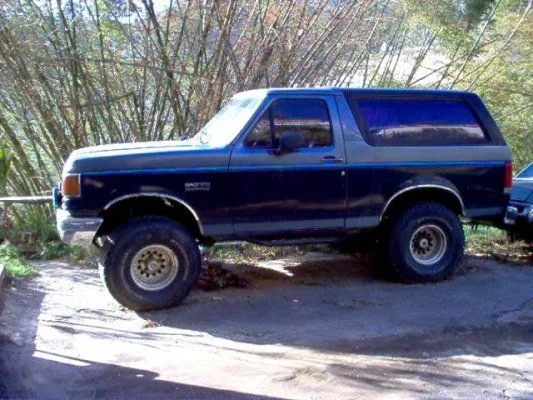 VENDO CAMIONETA FORD BRONCO