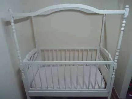 Vendo cuna de madera (segunda mano)incluye toldo mosquetero $80 ... Vendo cuna de madera (segunda mano)incluye toldo mosquetero $80 ...