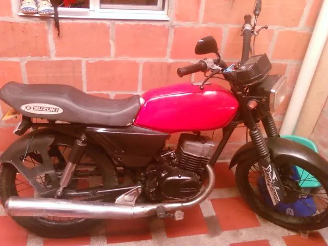 VENDO MOTO AX 100 MODELO 95 en Dos Quebradas