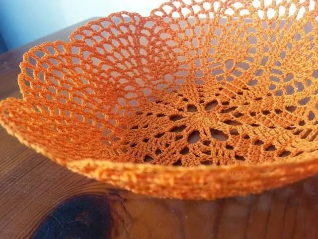 La ventana azul: 109.- Cesta a crochet endurecido