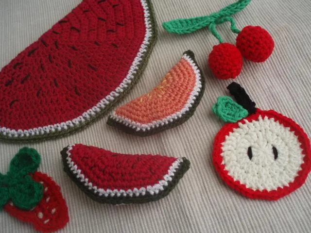 La ventana azul: 82.- Frutas a crochet